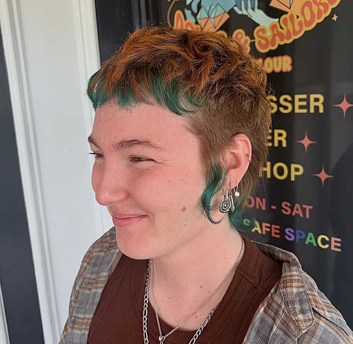 Short textured crop in ginger with teal accents