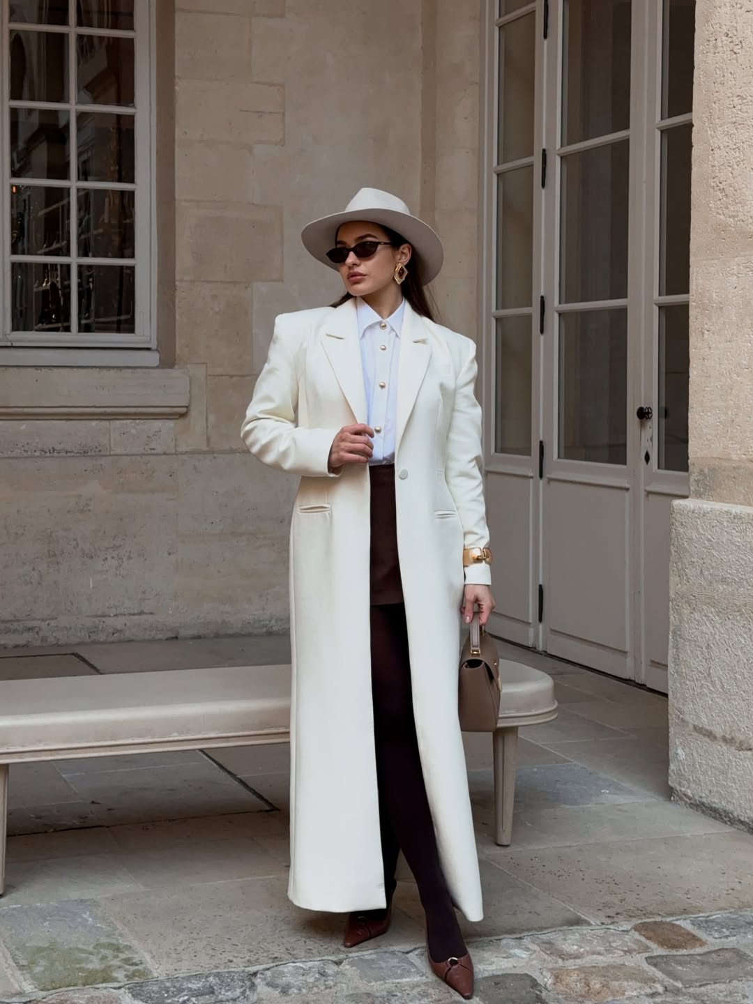 Chic Monochrome Longline Blazer With Brown Accents