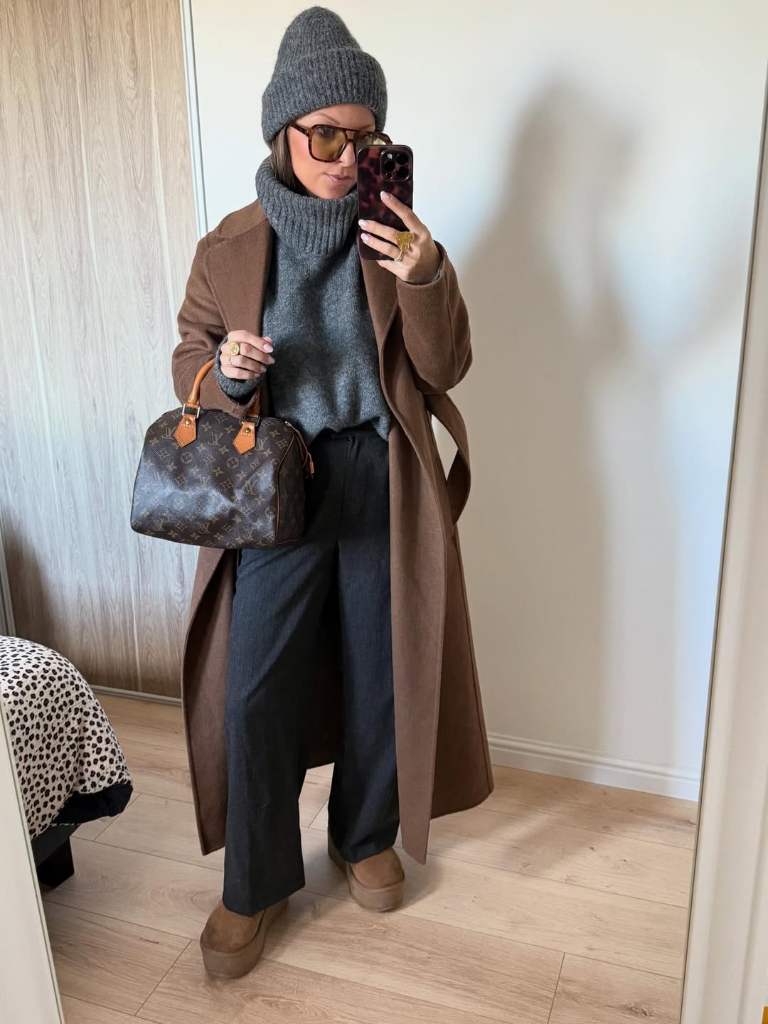 Chic Monochrome Fall Layers With Classic Accessories