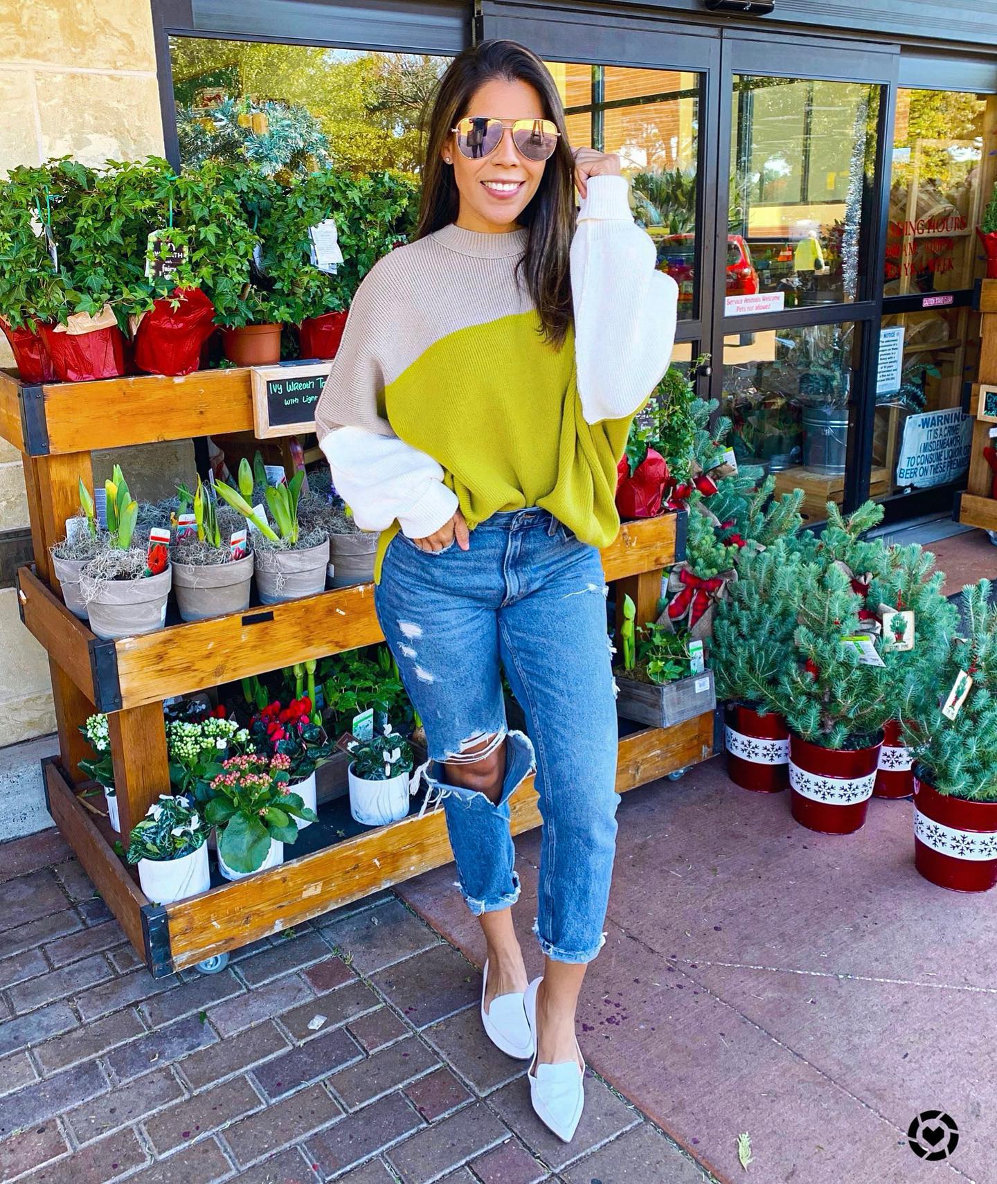 Colorblock Sweater With Ripped Denim Casual Look