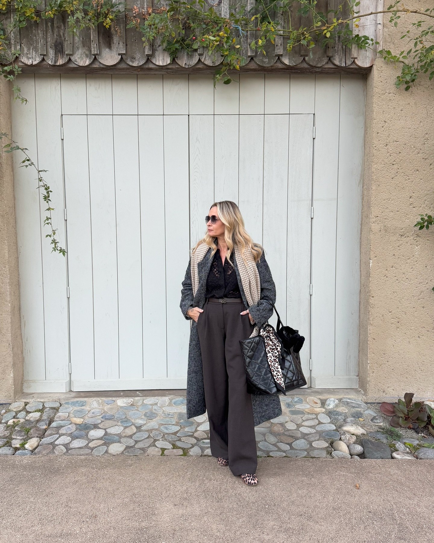 Chic Monochrome Look With Leopard Accents