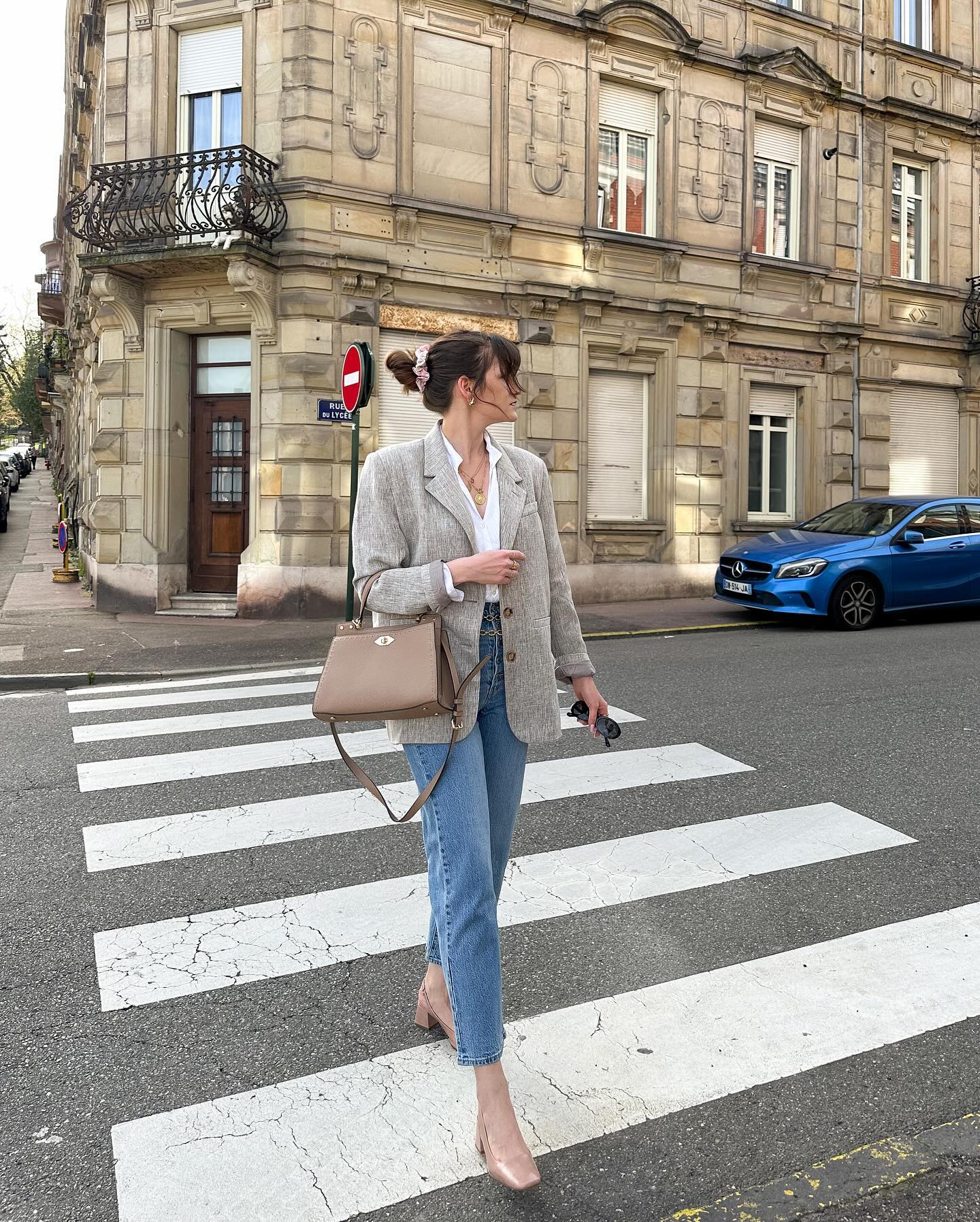 Casual Chic Linen Blazer And Blue Jeans Look