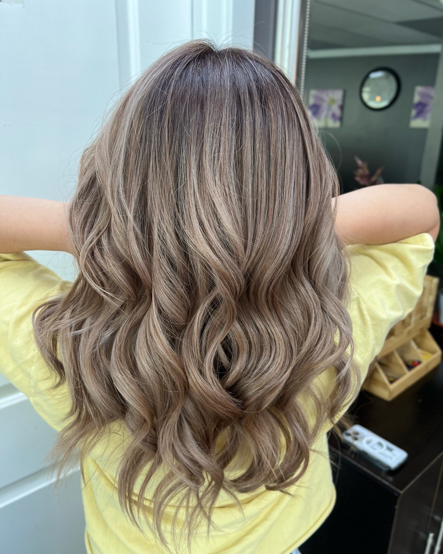 Tousled Bronde Waves With Dark Root