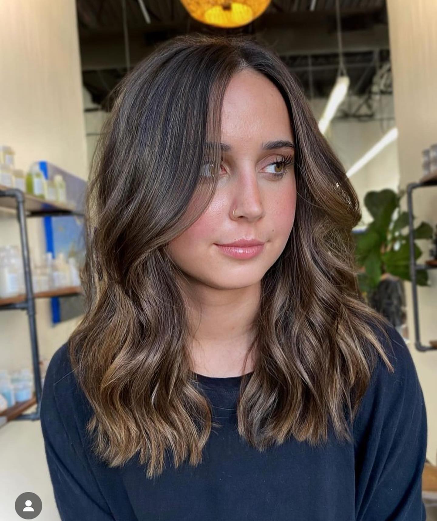 Effortless Honey Bronde Waves With Face-Framing Layers