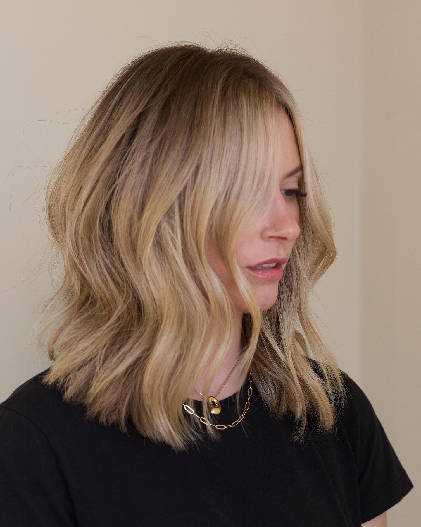 Sun-Kissed Honey Blonde Loose Waves