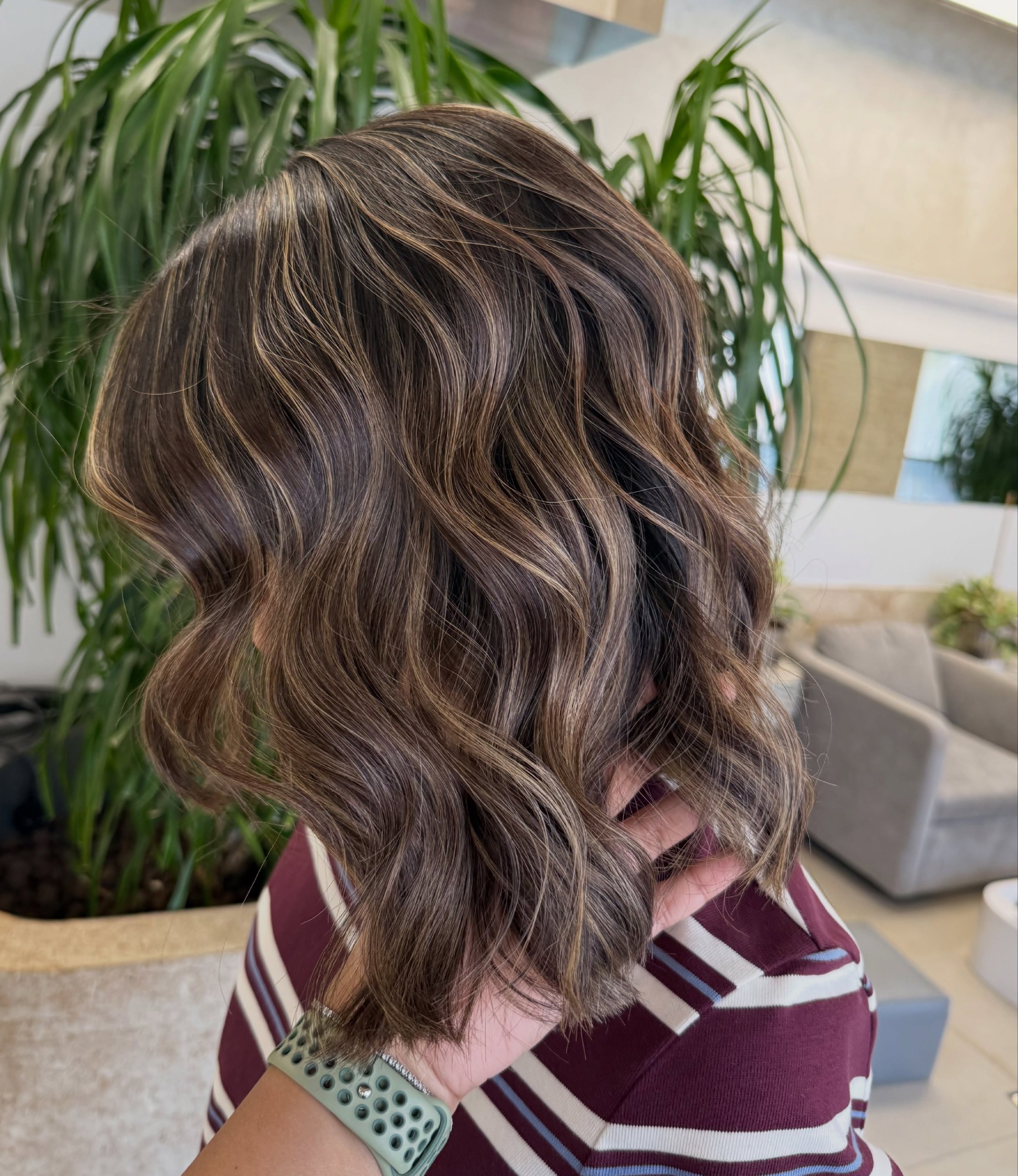 Caramel Babylights on Chocolate Brown Collarbone Cut