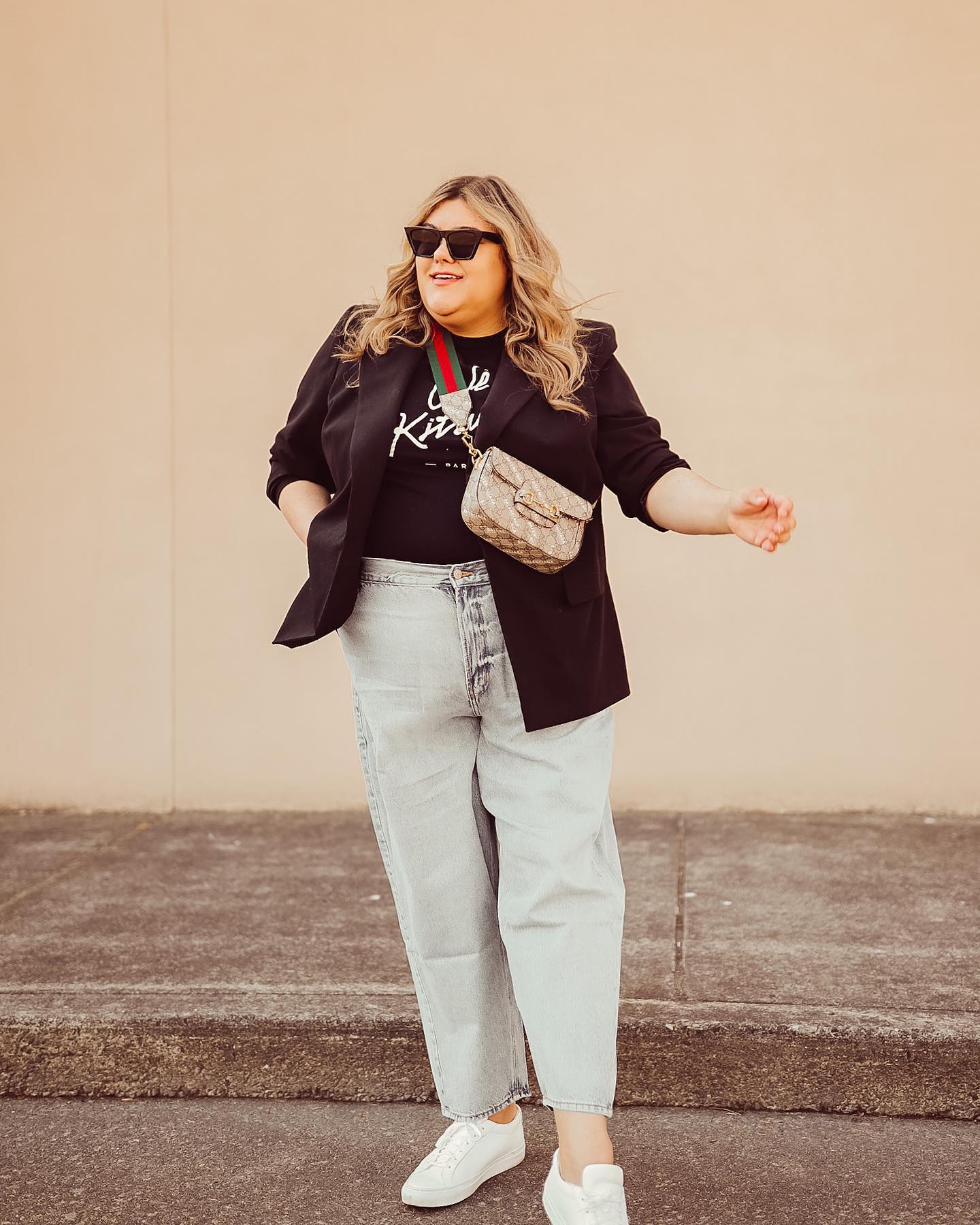 Casual Chic Blazer With Light Wash Denim