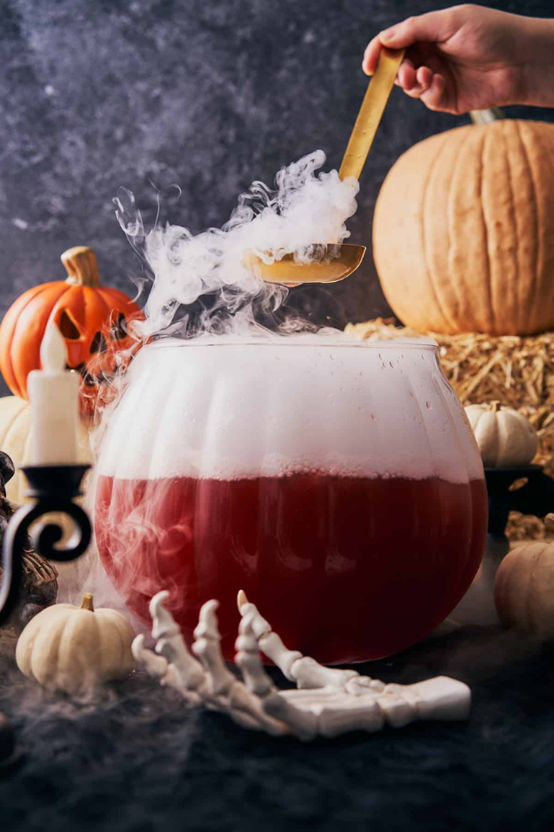 30 Halloween Cocktails That Look Like They Came Straight From a Witch’s Bar Cart 30 Halloween Cocktails That Look Like They Came Straight From a Witch’s Bar Cart