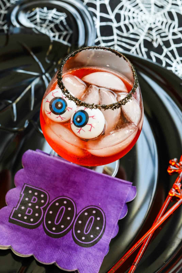 30 Halloween Cocktails That Look Like They Came Straight From a Witch’s Bar Cart 30 Halloween Cocktails That Look Like They Came Straight From a Witch’s Bar Cart