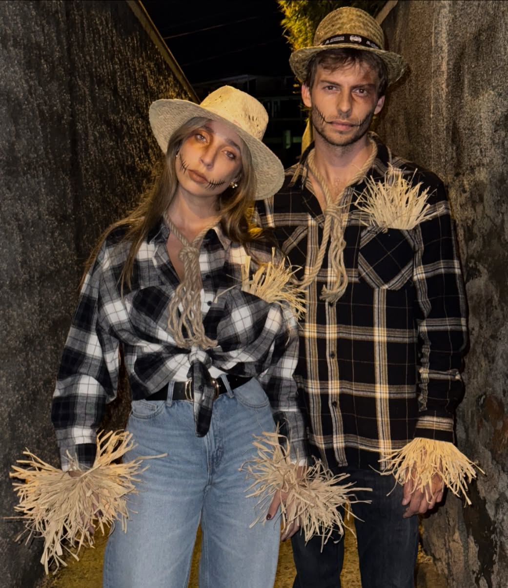 Creative Scarecrow Couple Halloween Costume