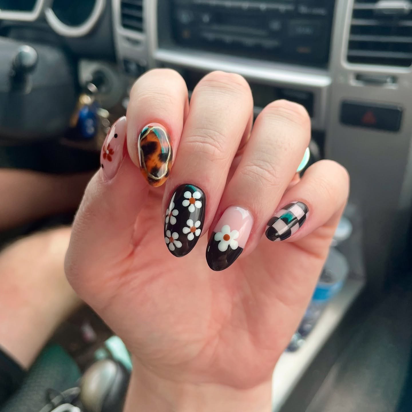 Retro Floral and Tortoiseshell Nail Art