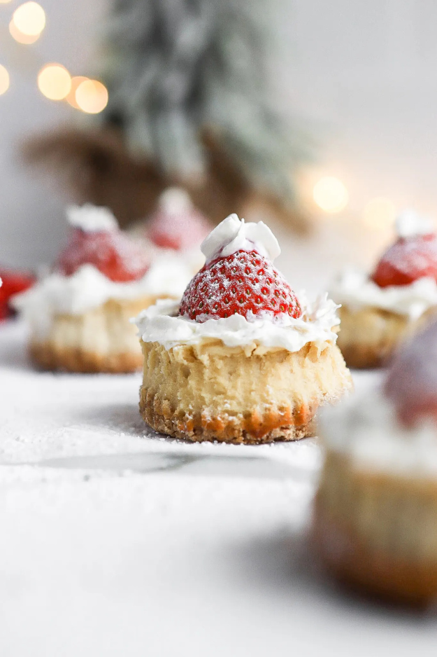 These 25 Christmas Cheesecakes are What Holiday Dessert Dreams Are Made Of These 25 Christmas Cheesecakes are What Holiday Dessert Dreams Are Made Of