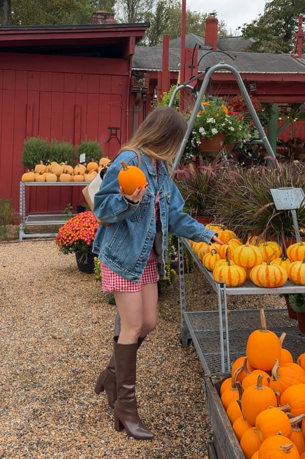 16 Pumpkin Patch Outfits That Belong in Your Favorite Fall Photo Dump 16 Pumpkin Patch Outfits That Belong in Your Favorite Fall Photo Dump