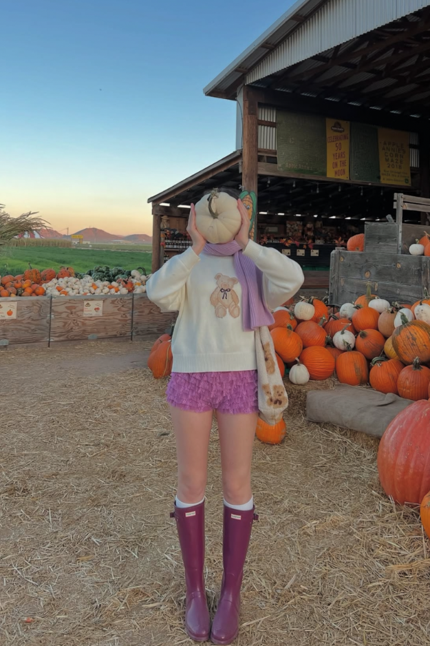 16 Pumpkin Patch Outfits That Belong in Your Favorite Fall Photo Dump 16 Pumpkin Patch Outfits That Belong in Your Favorite Fall Photo Dump
