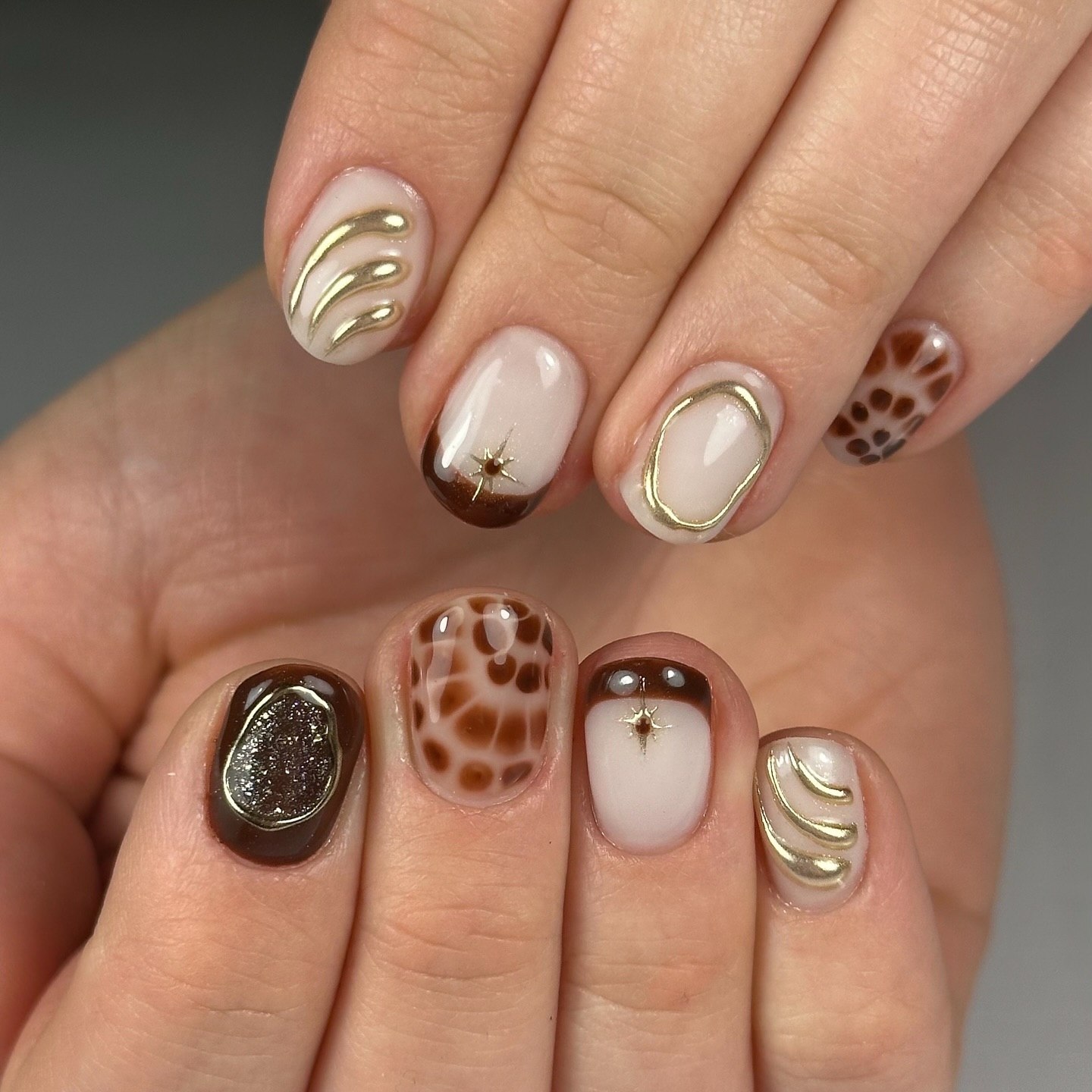 Chic Leopard and Gold Accent Short Nails