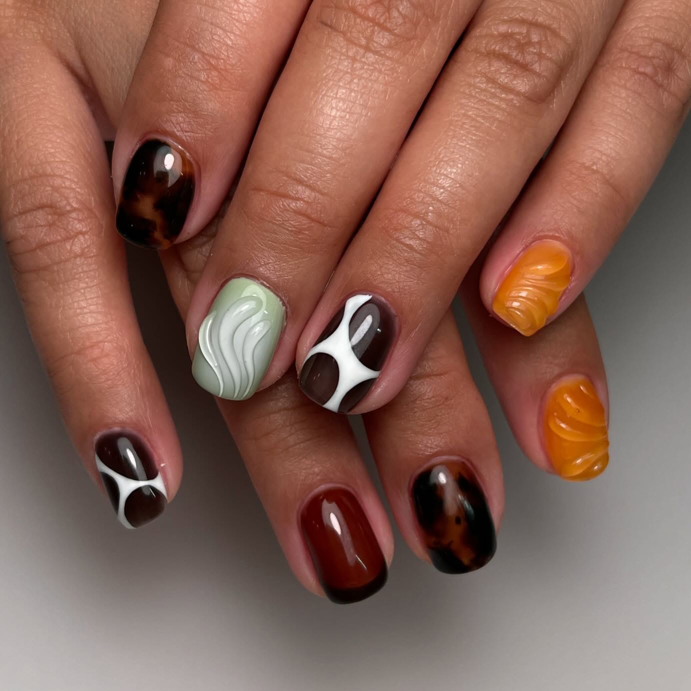 Tortoiseshell and Swirl Short Fall Nails