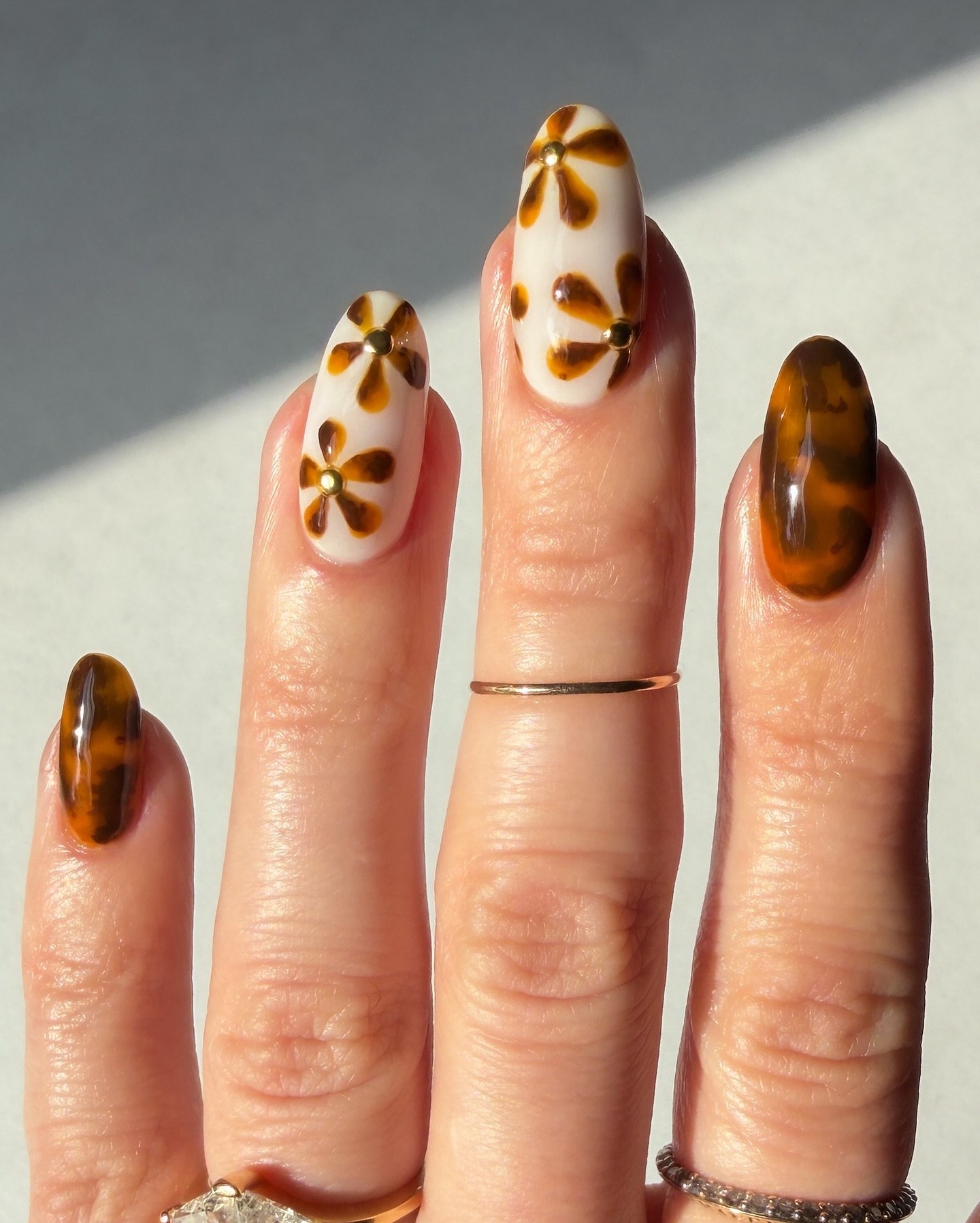 Retro Floral Tortoiseshell Mix Almond Nails