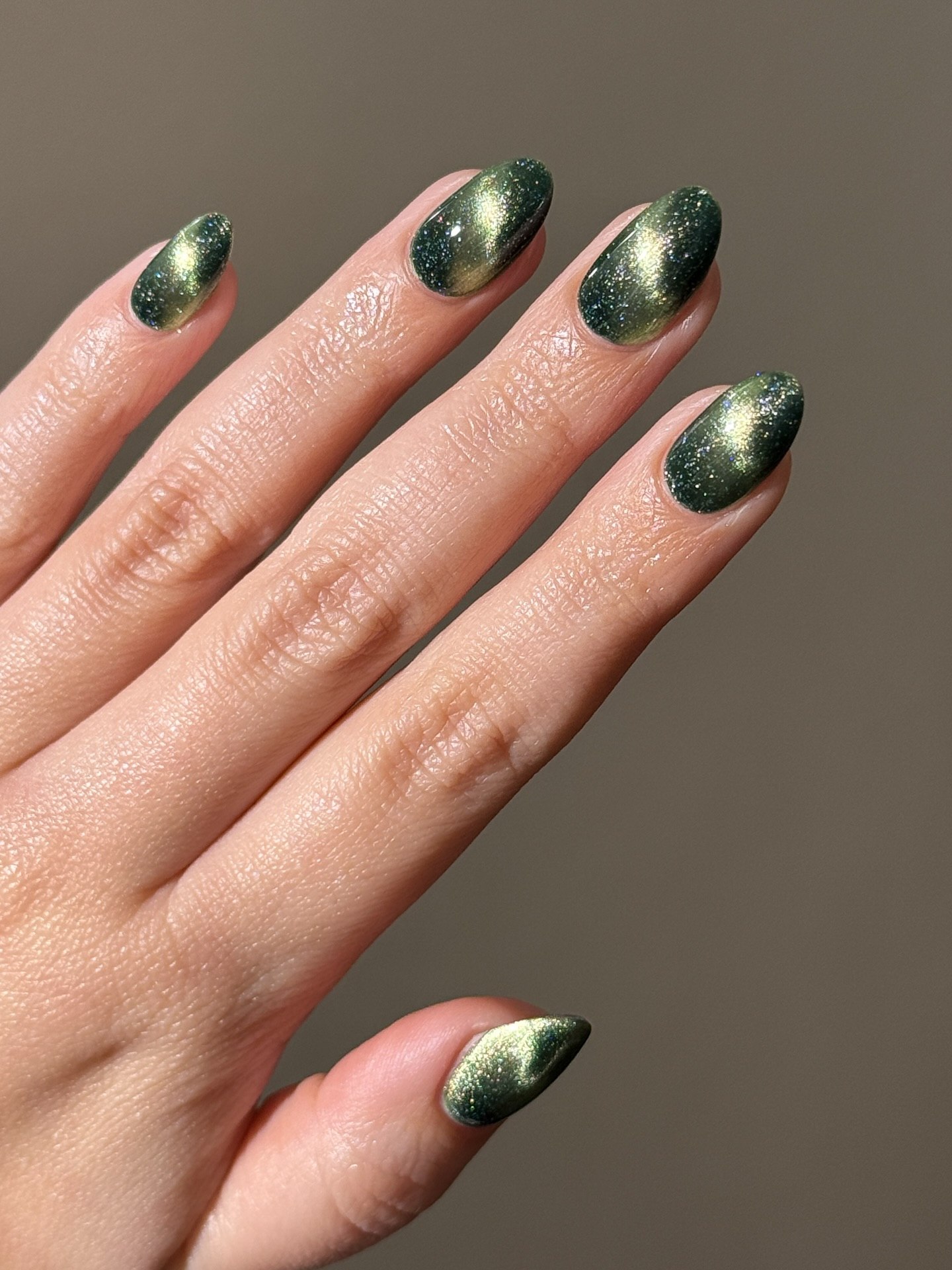 Deep Emerald Green Cat Eye Nails