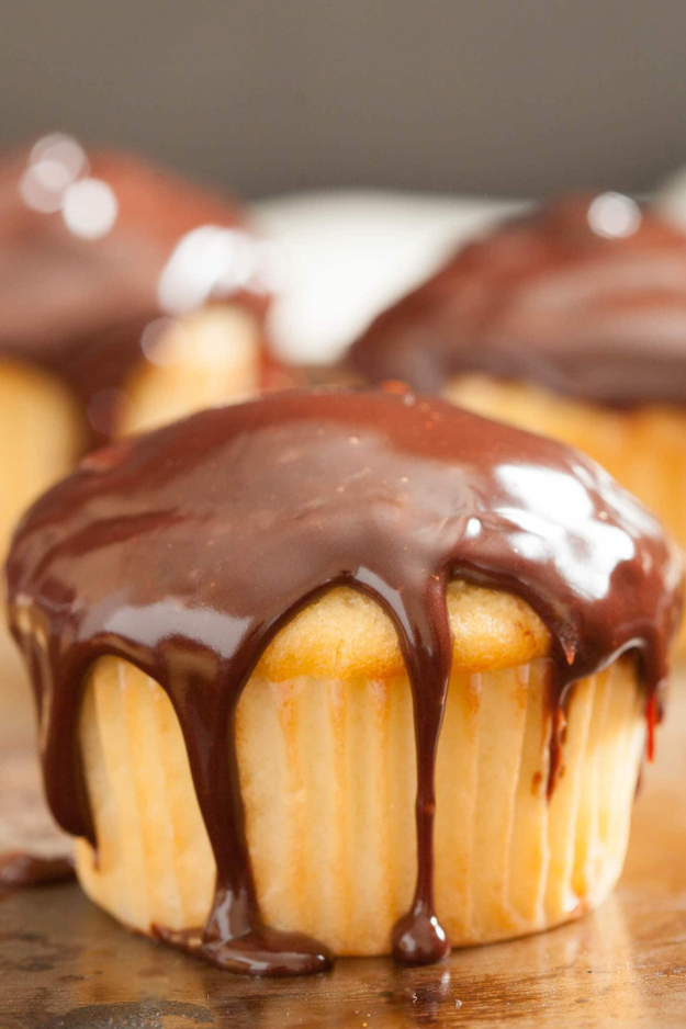 34 Christmas Cupcakes Everyone Will Be Snapping Photos Of Before Dessert