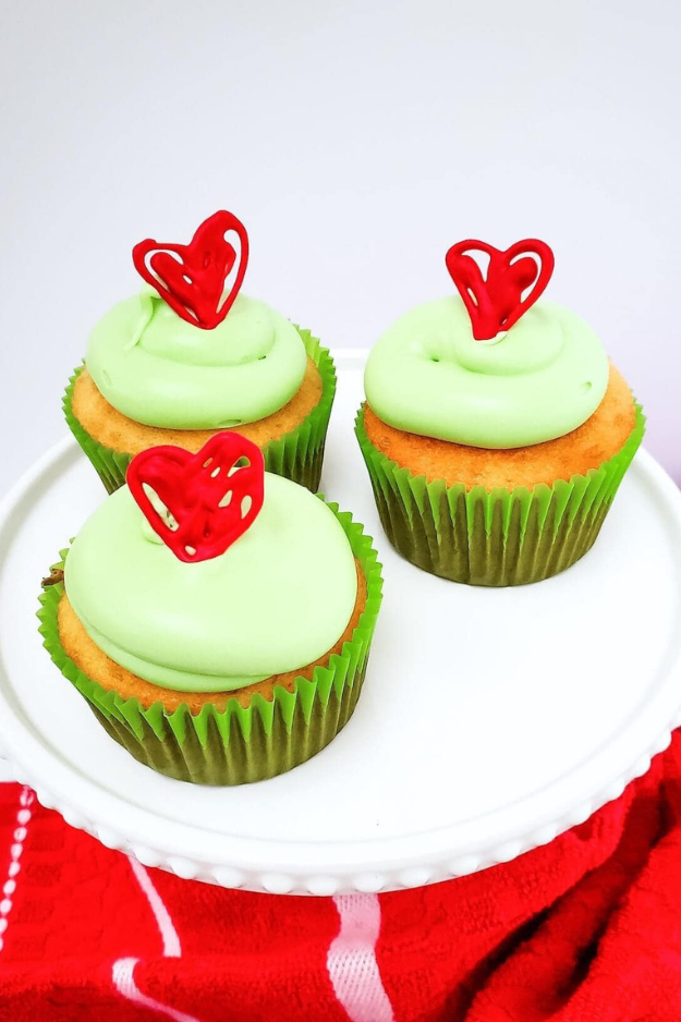 34 Christmas Cupcakes Everyone Will Be Snapping Photos Of Before Dessert
