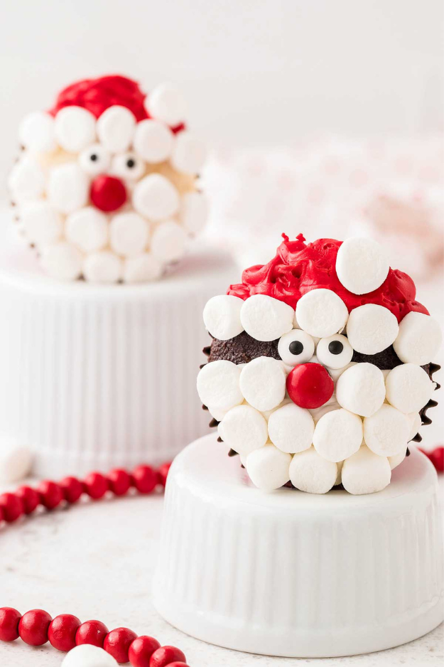 34 Christmas Cupcakes Everyone Will Be Snapping Photos Of Before Dessert
