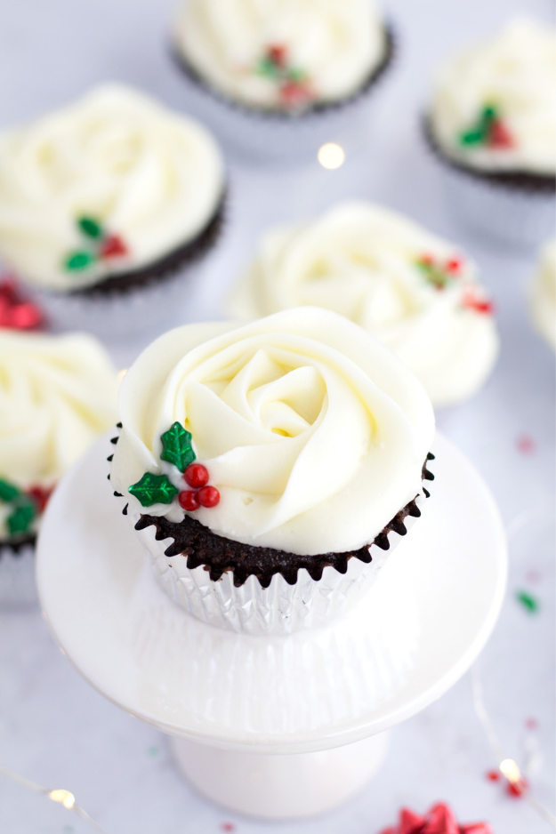 34 Christmas Cupcakes Everyone Will Be Snapping Photos Of Before Dessert