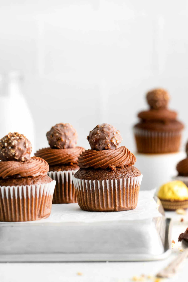 34 Christmas Cupcakes Everyone Will Be Snapping Photos Of Before Dessert