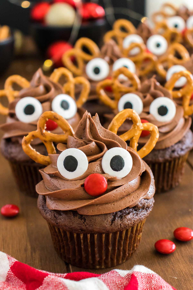 34 Christmas Cupcakes Everyone Will Be Snapping Photos Of Before Dessert