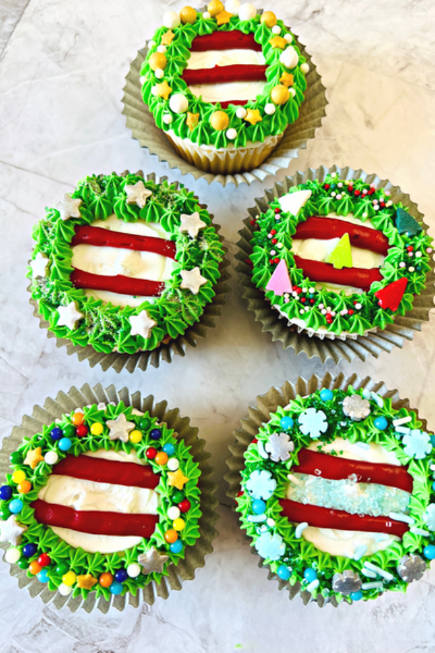 34 Christmas Cupcakes Everyone Will Be Snapping Photos Of Before Dessert