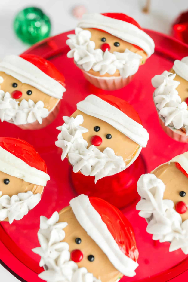 34 Christmas Cupcakes Everyone Will Be Snapping Photos Of Before Dessert
