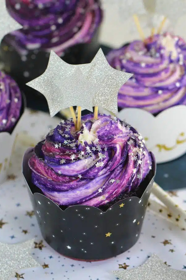 34 Christmas Cupcakes Everyone Will Be Snapping Photos Of Before Dessert