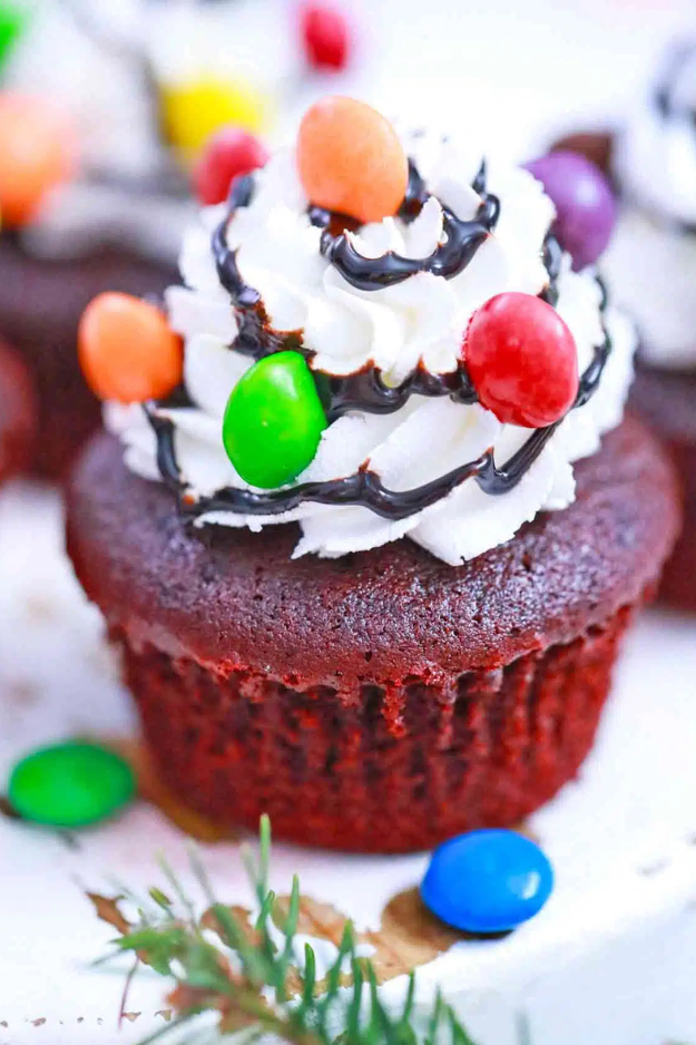 34 Christmas Cupcakes Everyone Will Be Snapping Photos Of Before Dessert