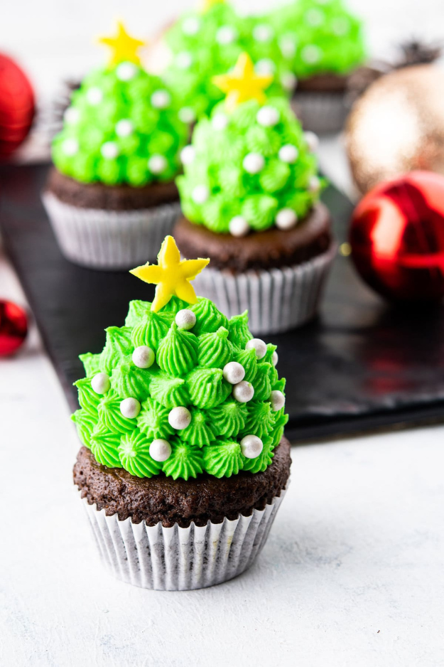 34 Christmas Cupcakes Everyone Will Be Snapping Photos Of Before Dessert