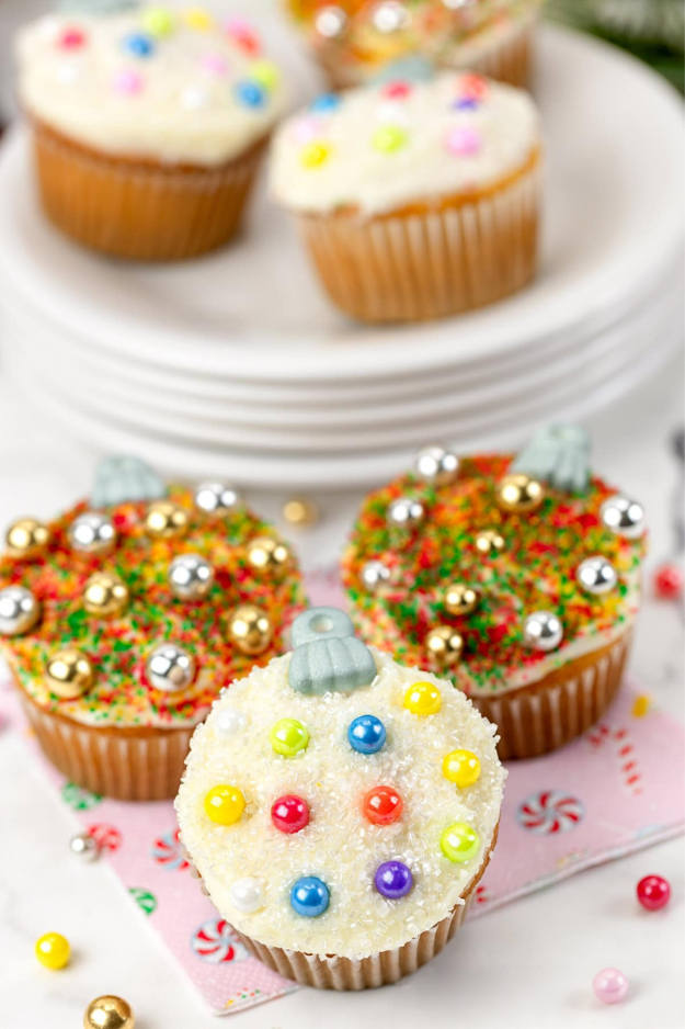 34 Christmas Cupcakes Everyone Will Be Snapping Photos Of Before Dessert