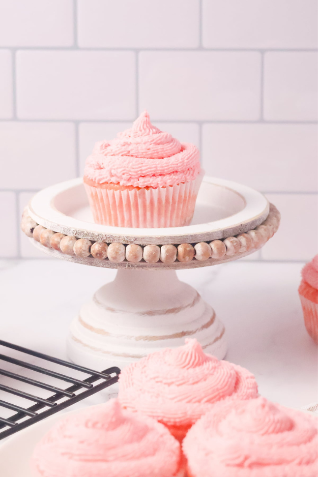 34 Christmas Cupcakes Everyone Will Be Snapping Photos Of Before Dessert