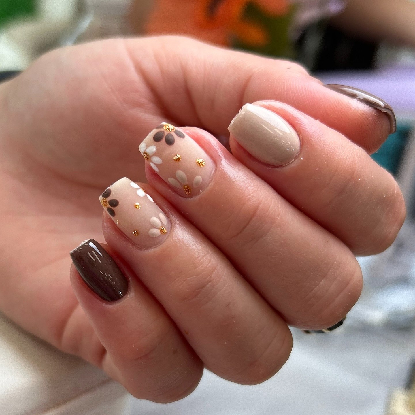Chocolate Daisy Floral French Tips