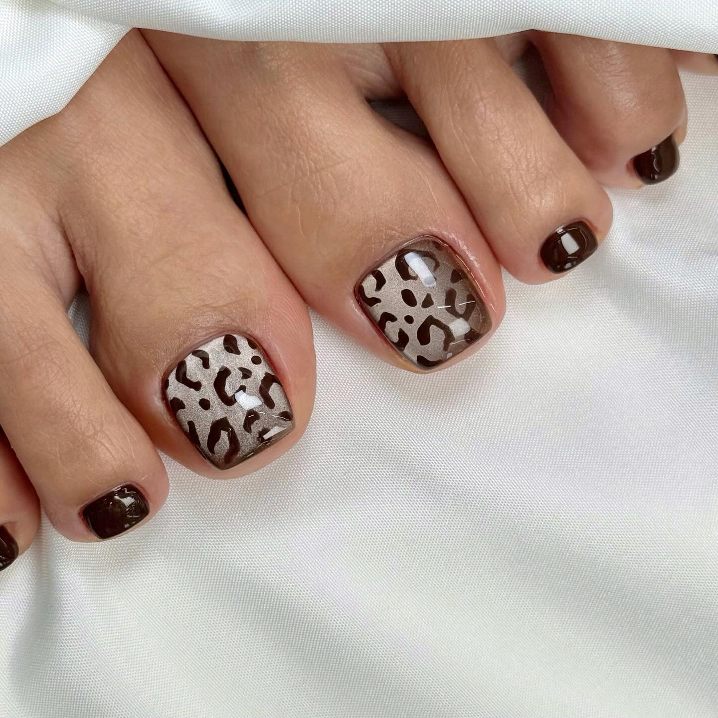 Glossy Chocolate Leopard Print Pedicure