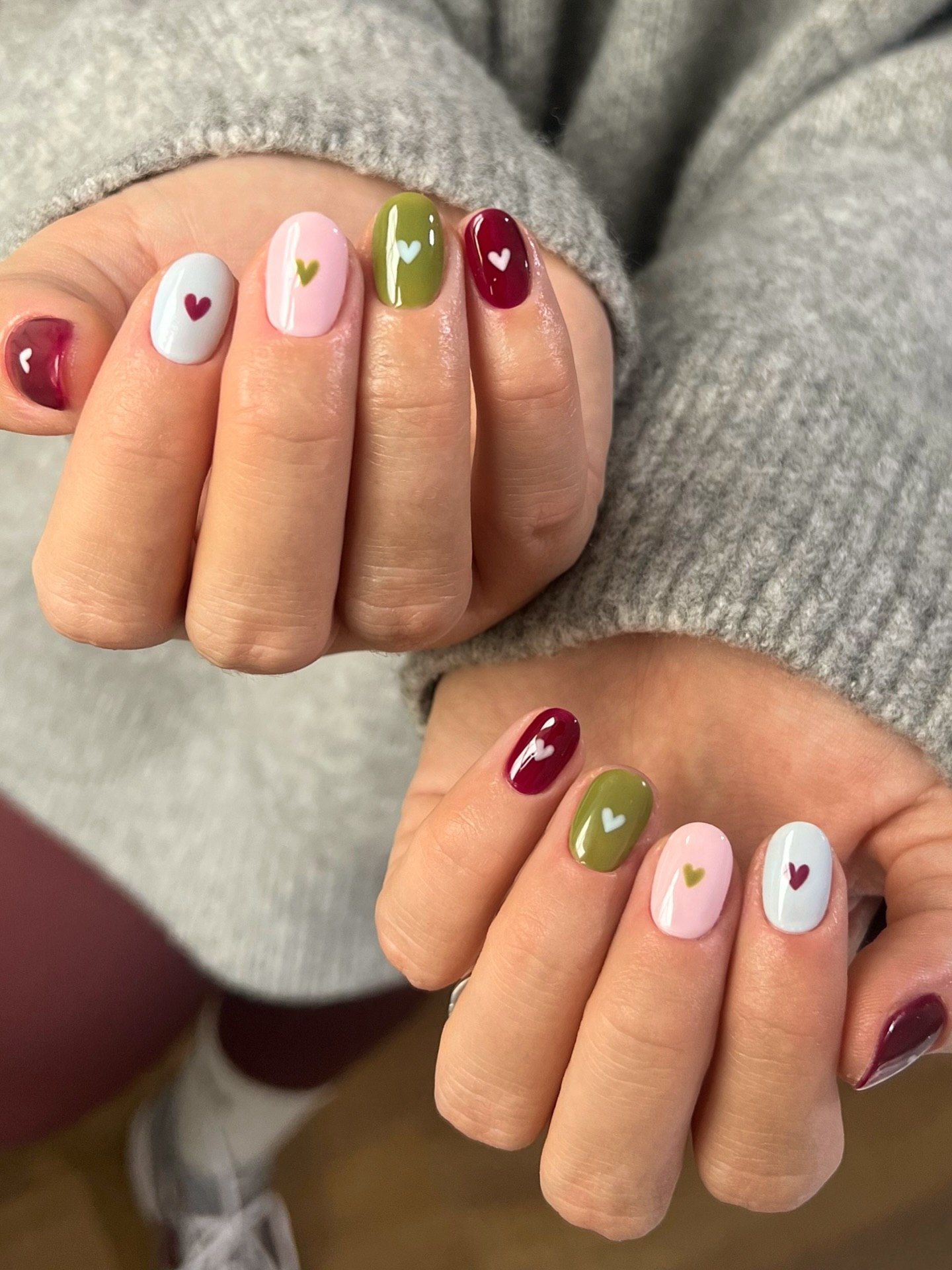 Chic Pastel Heart Accents Oval Nails