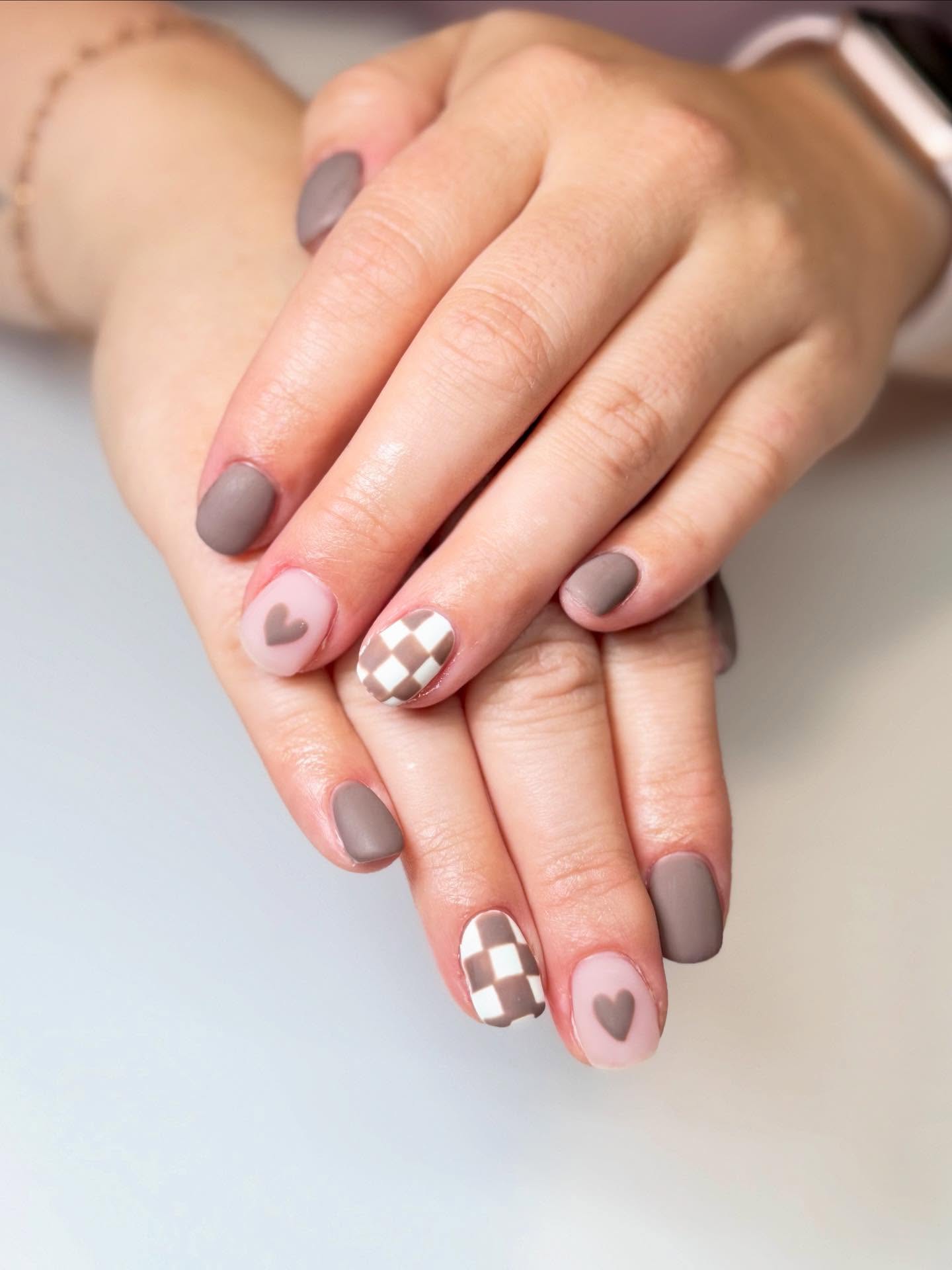 Matte Taupe & Pink Checkerboard Heart Nails