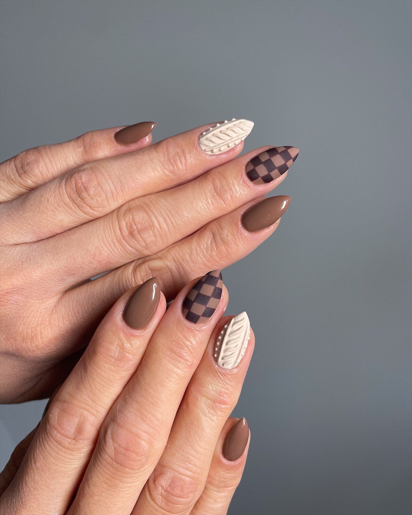 Cozy Brown Checkerboard Sweater Nails