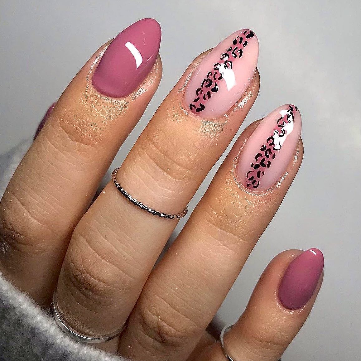 Mauve Pink Cheetah Accent Oval Nails