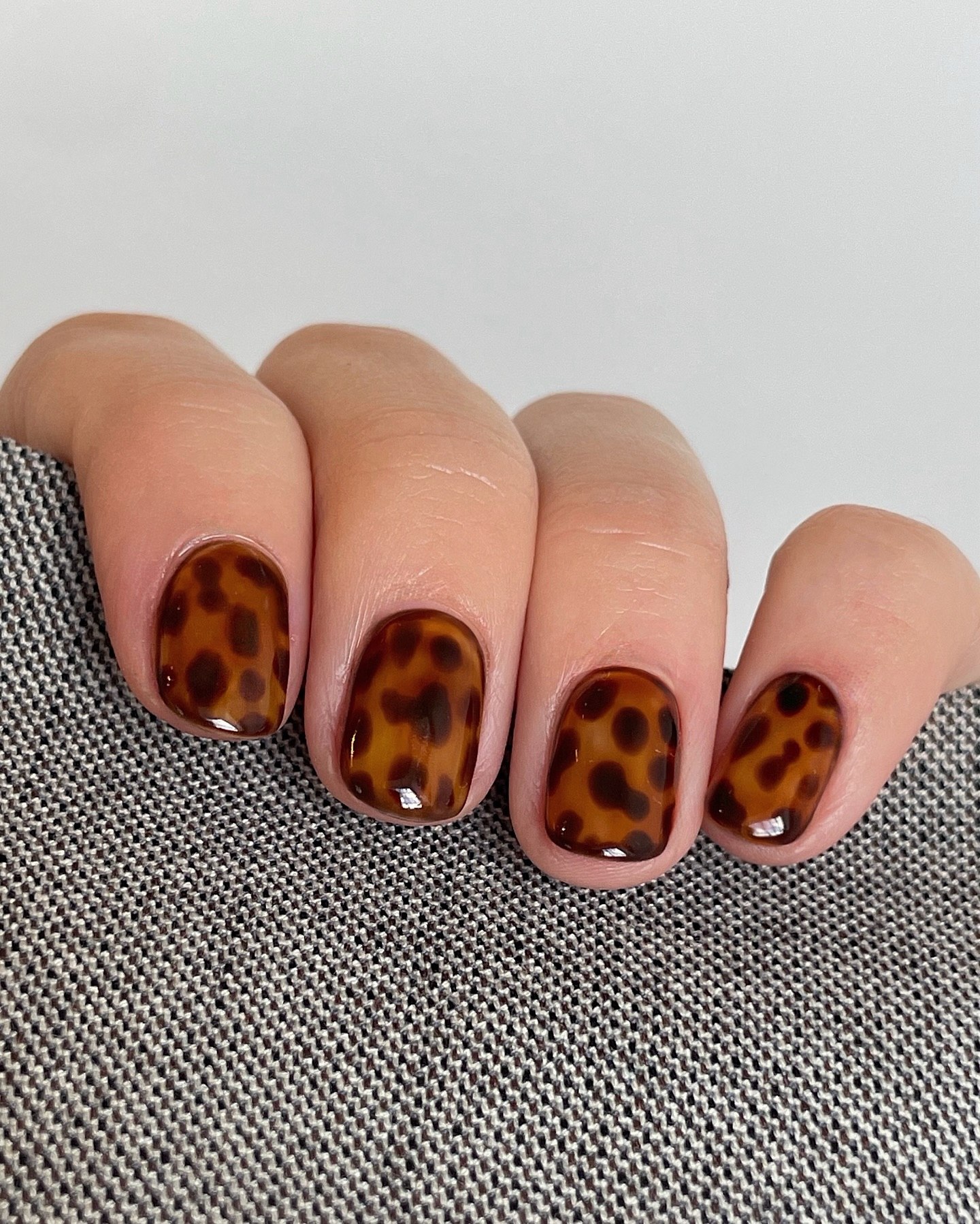 Classic Tortoiseshell Glossy Nails