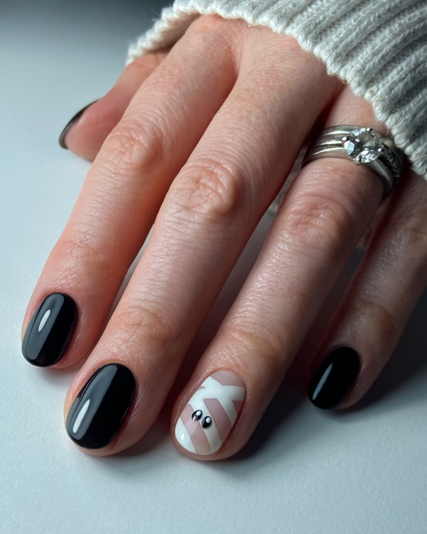 Mummy and Black Glossy Oval Nails