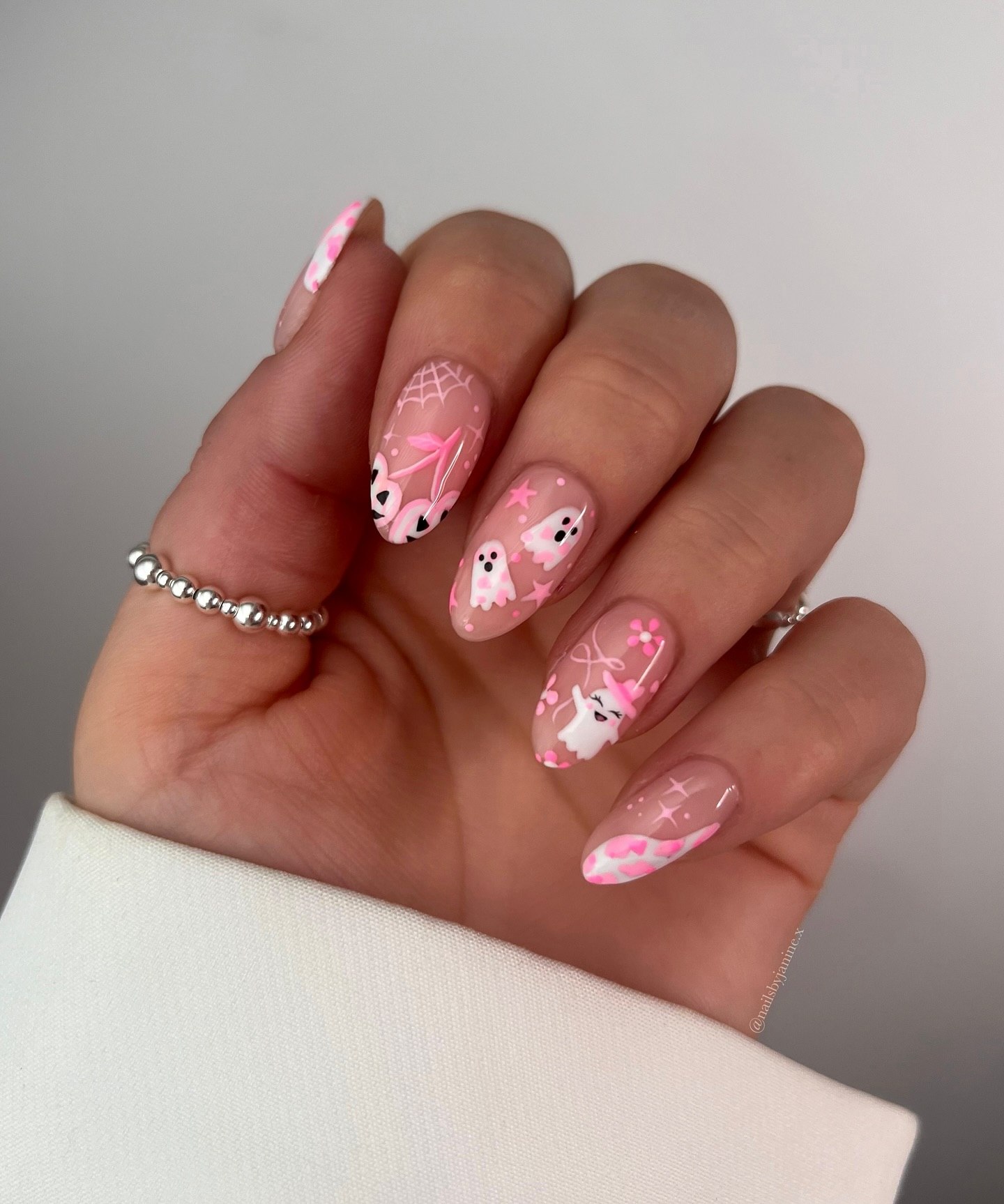 Sweet Ghost Pink Halloween Almond Nails