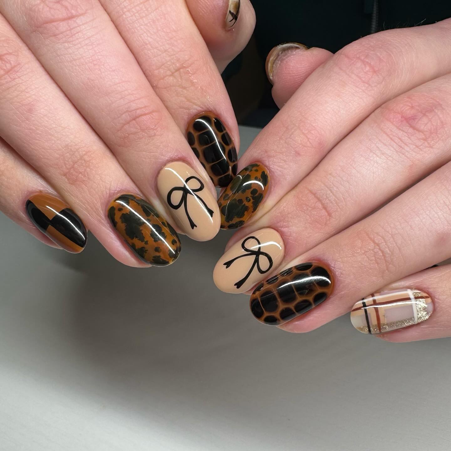 Chic Autumn Animal Print and Bow Nails
