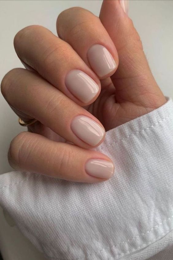Sophisticated Creamy Beige Short Round Nails