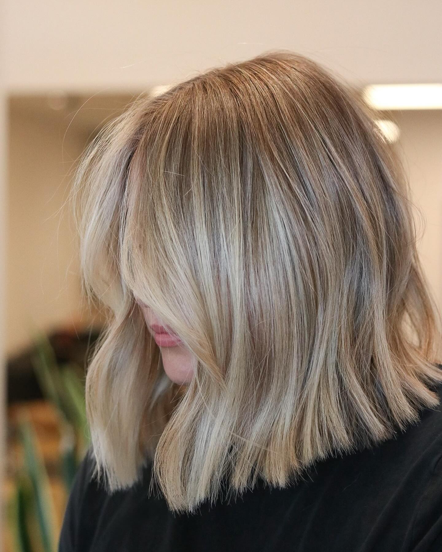 Textured Honey Blonde Bob With Face-Framing Layers