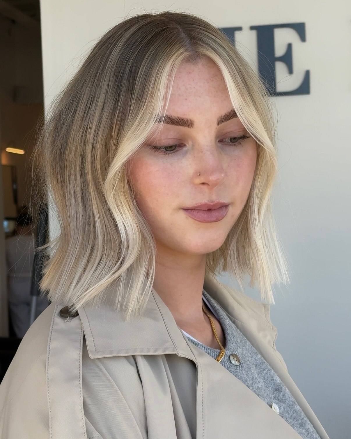 Sun-Kissed Blonde Bob With Face-Framing Highlights