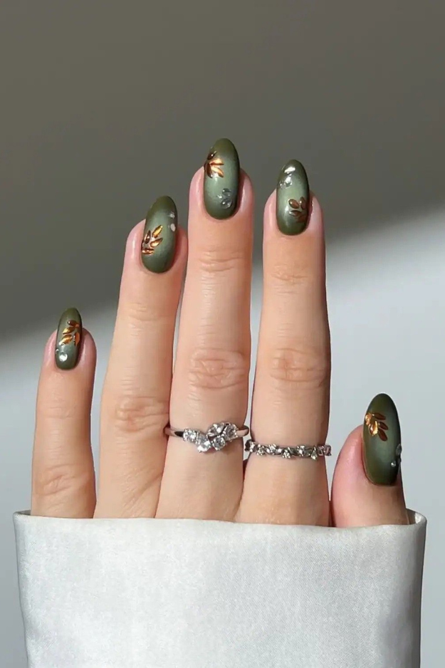 17 Green Fall Nails That Make Every Other Autumn Color Feel a Little Boring 17 Green Fall Nails That Make Every Other Autumn Color Feel a Little Boring