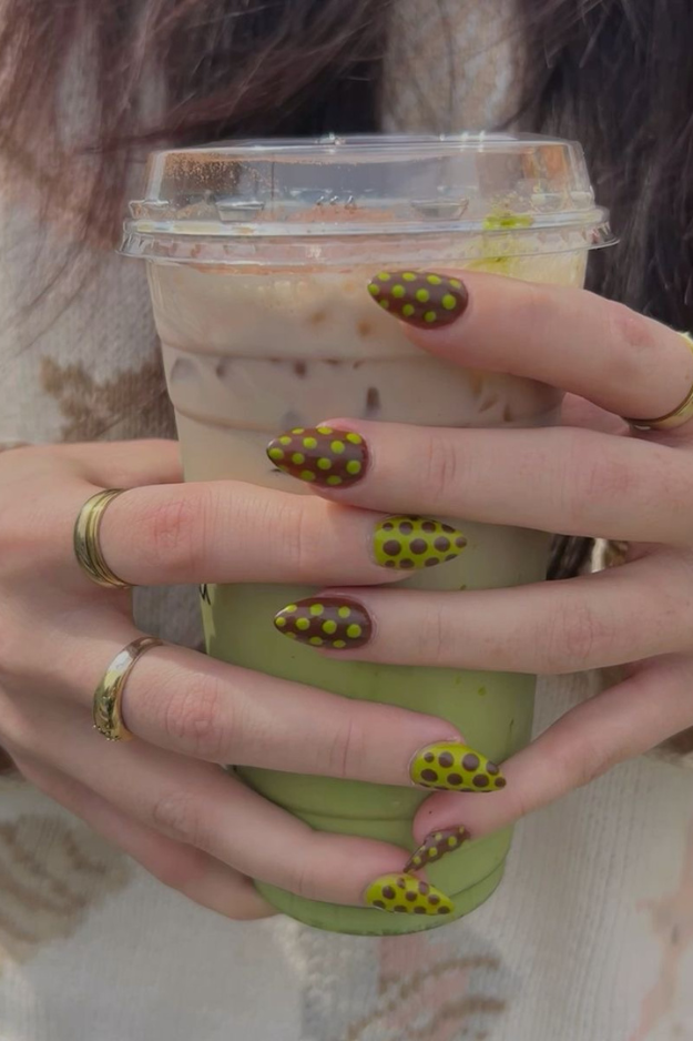 17 Green Fall Nails That Make Every Other Autumn Color Feel a Little Boring 17 Green Fall Nails That Make Every Other Autumn Color Feel a Little Boring